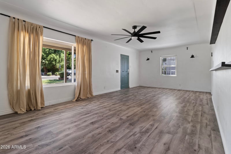 5913 W Gardenia Ave, Glendale, AZ 85301