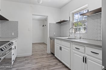 5913 Gardenia Ave, Glendale, AZ 85301