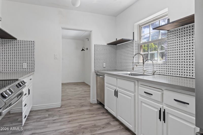5913 W Gardenia Ave, Glendale, AZ 85301