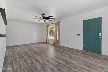 5913 W Gardenia Ave, Glendale, AZ 85301