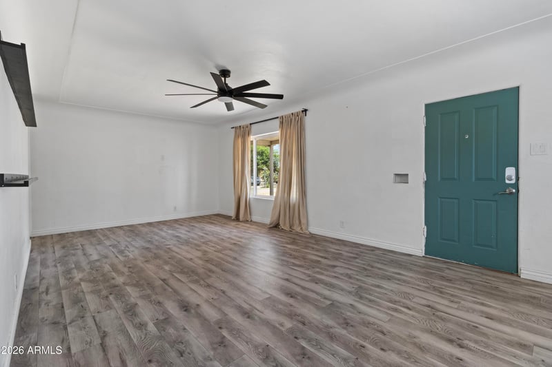 5913 W Gardenia Ave, Glendale, AZ 85301
