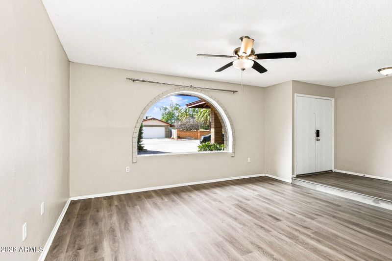 5914 W Harmont Dr, Glendale, AZ 85302