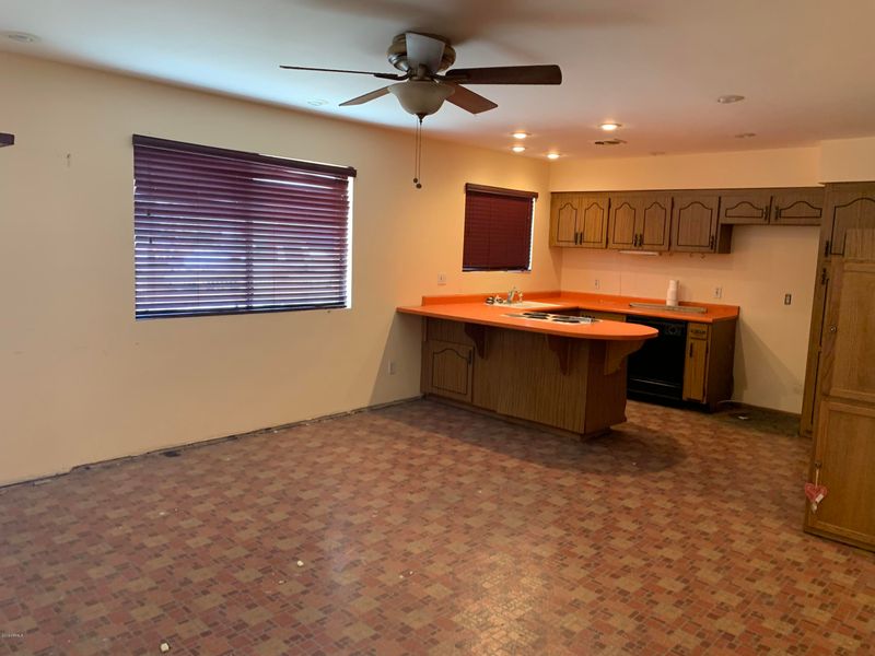 5916 W Thomas Rd, Phoenix, AZ 85033