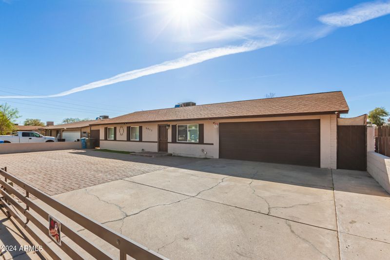 5917 W Mitchell Dr, Phoenix, AZ 85033