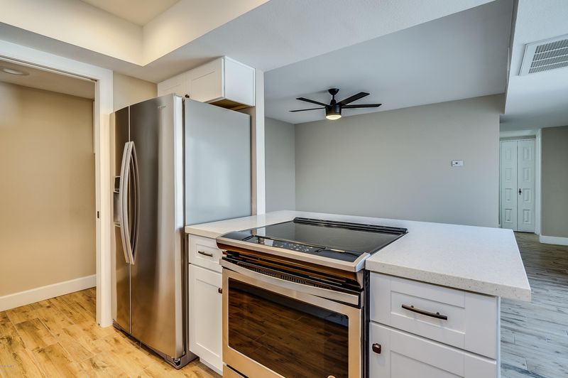 5919 E Thomas Rd, Scottsdale, AZ 85251