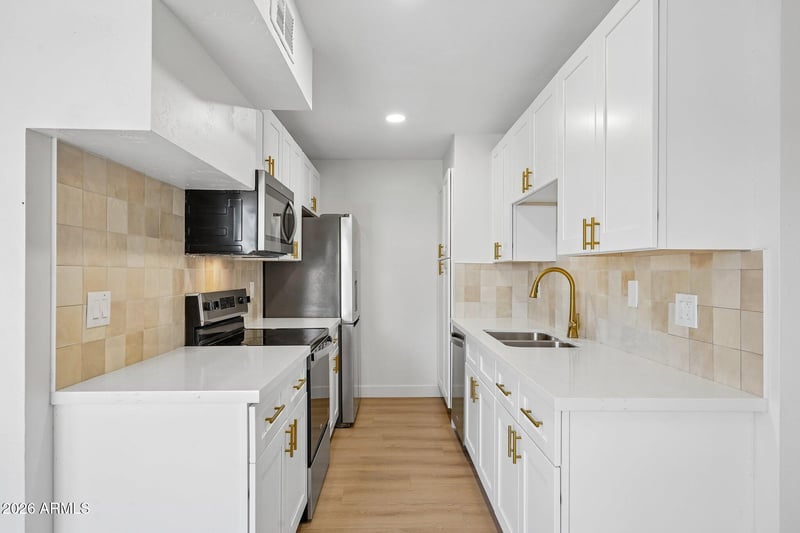 5919 W Golden Ln, Glendale, AZ 85302