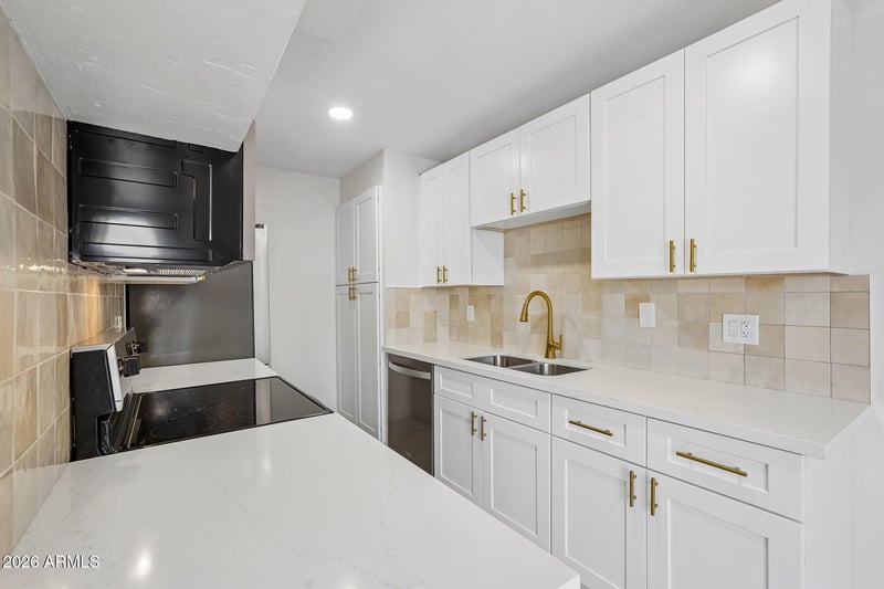 5919 W Golden Ln, Glendale, AZ 85302