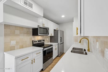 5919 Golden Ln, Glendale, AZ 85302