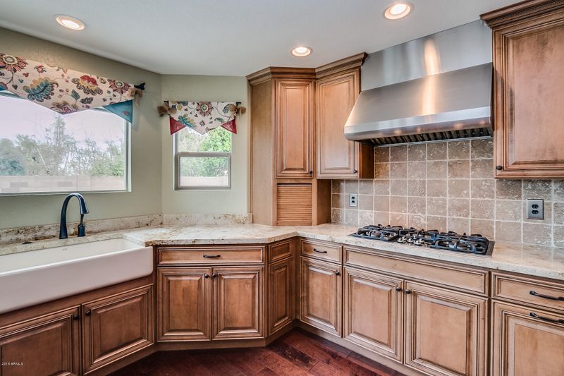 592 E Jasper Dr, Gilbert, AZ 85296