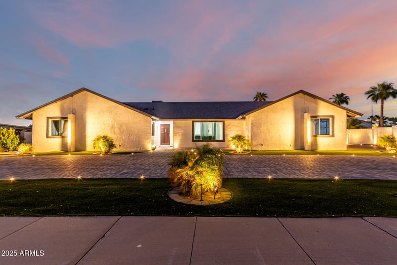 5922 Michelle Dr, Glendale, AZ 85308