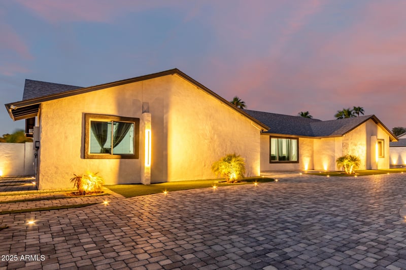 5922 Michelle Dr, Glendale, AZ 85308