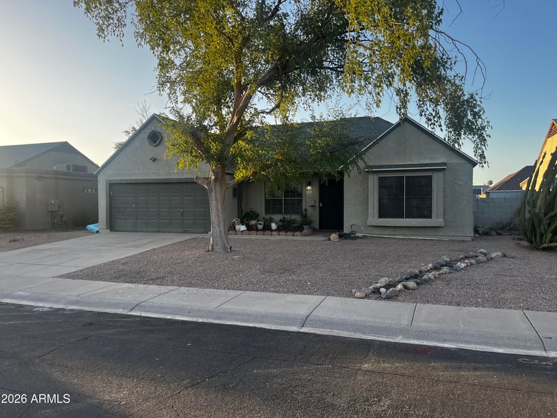5922 W Hearn Rd, Glendale, AZ 85306