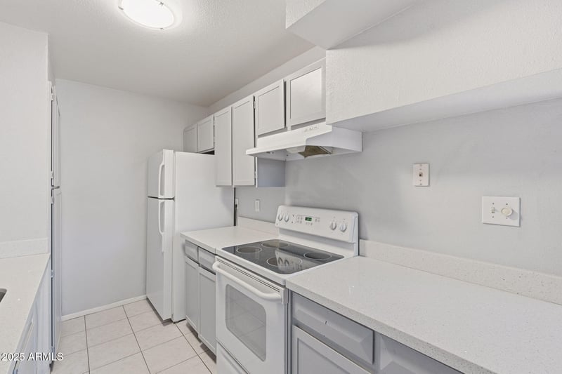5925 Golden Ln, Glendale, AZ 85302