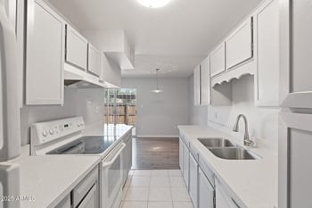 5925 Golden Ln, Glendale, AZ 85302