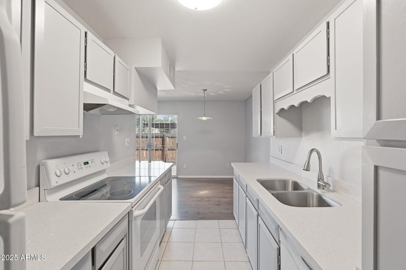 5925 Golden Ln, Glendale, AZ 85302