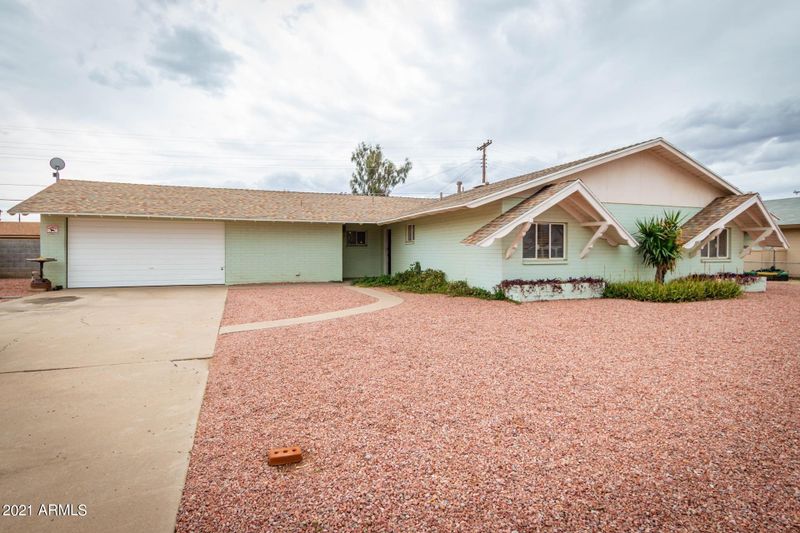 5925 W Medlock Dr, Glendale, AZ 85301