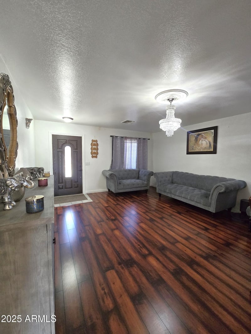 5927 73rd Dr, Glendale, AZ 85303