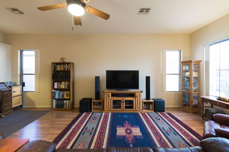 5928 W Sack Dr, Glendale, AZ 85308