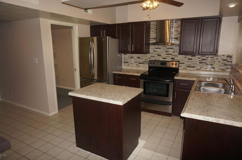 5930 W Loma Ln, Glendale, AZ 85302