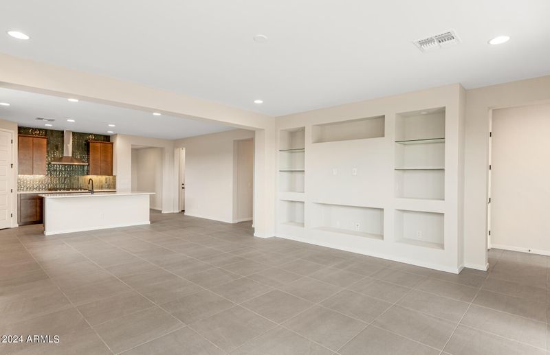 5935 E Abraham Ln, Phoenix, AZ 85054