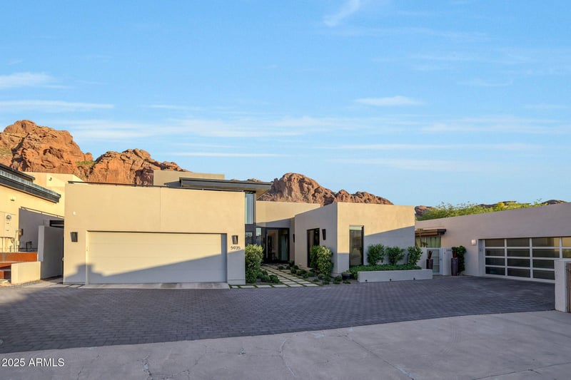 5935 Echo Canyon Ln, Phoenix, AZ 85018