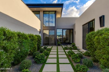 5935 Echo Canyon Ln, Phoenix, AZ 85018