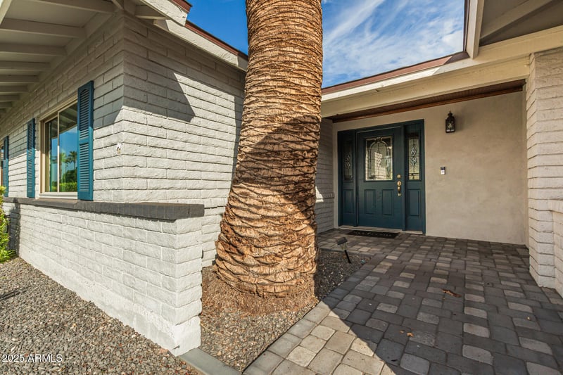 5935 Lakeshore Dr, Tempe, AZ 85283