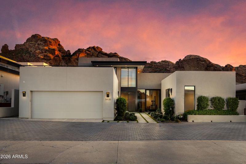 5935 N Echo Canyon Ln, Phoenix, AZ 85018