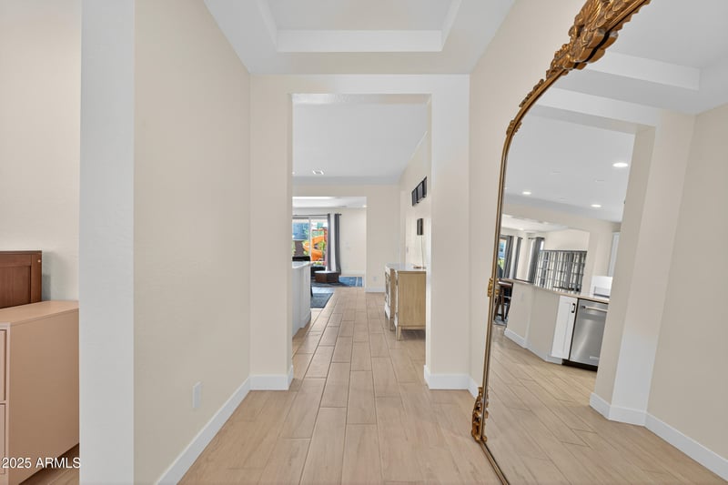 5939 E Abraham Ln, Phoenix, AZ 85054