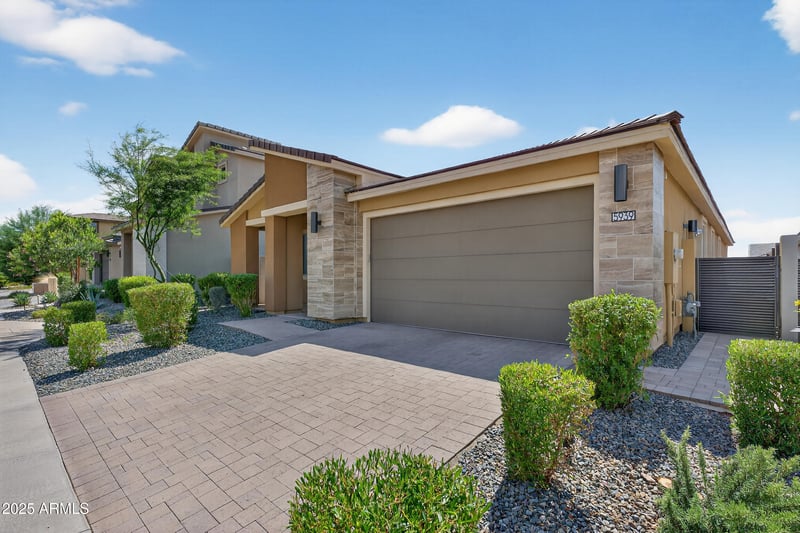5939 E Abraham Ln, Phoenix, AZ 85054