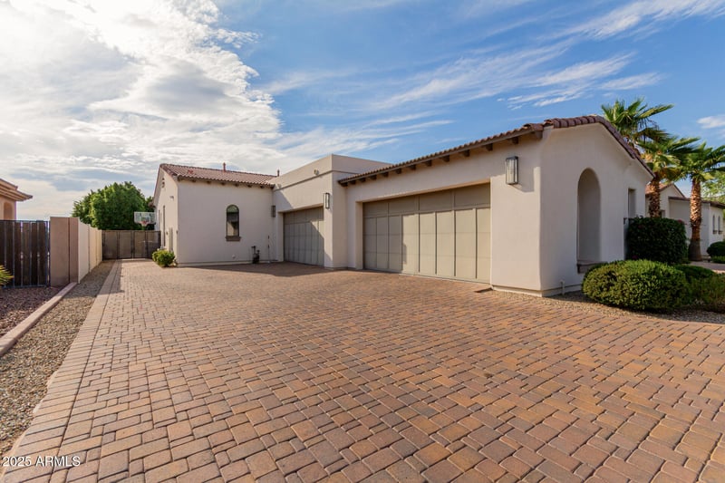 5940 Gemstone Dr, Chandler, AZ 85249