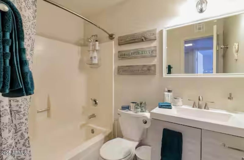 5943 Golden Ln, Glendale, AZ 85302