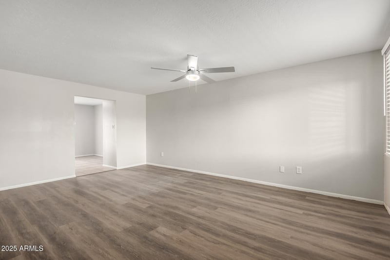 5948 Holly St, Phoenix, AZ 85035