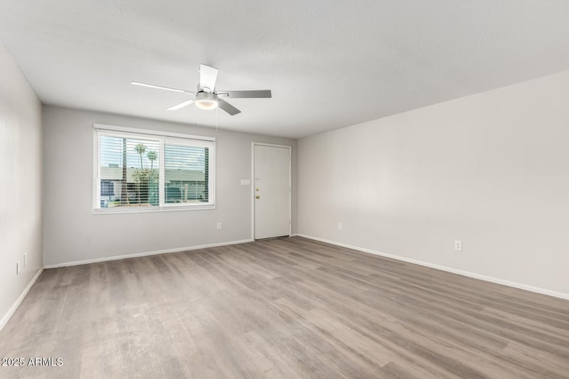 5948 Holly St, Phoenix, AZ 85035