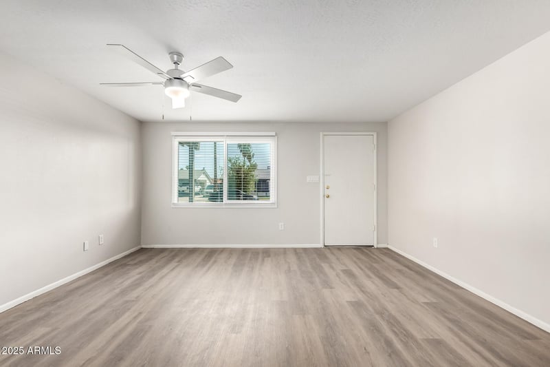 5948 Holly St, Phoenix, AZ 85035