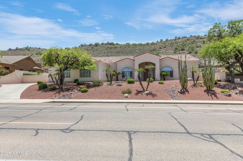 5949 Pinnacle Hill Dr, Glendale, AZ 85310