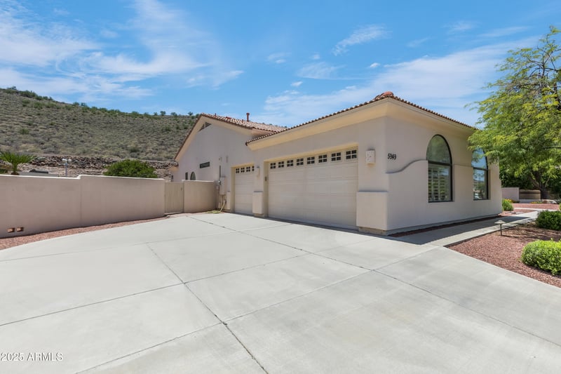 5949 Pinnacle Hill Dr, Glendale, AZ 85310