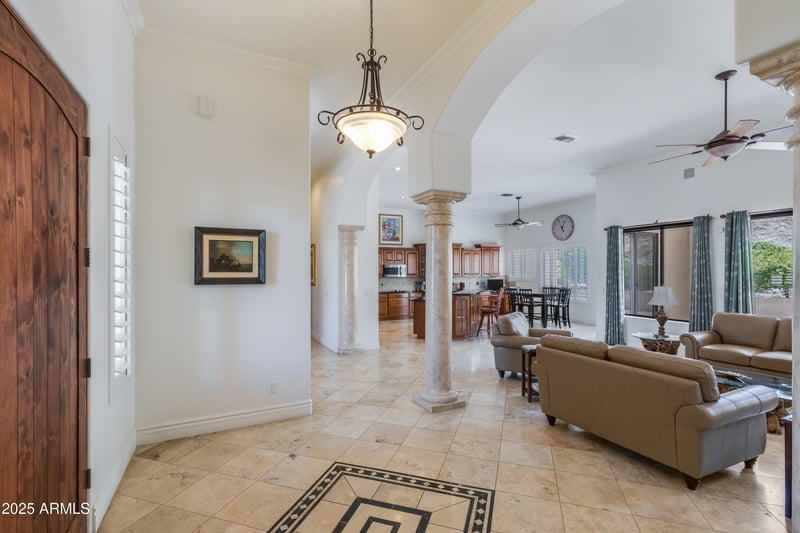5949 Pinnacle Hill Dr, Glendale, AZ 85310