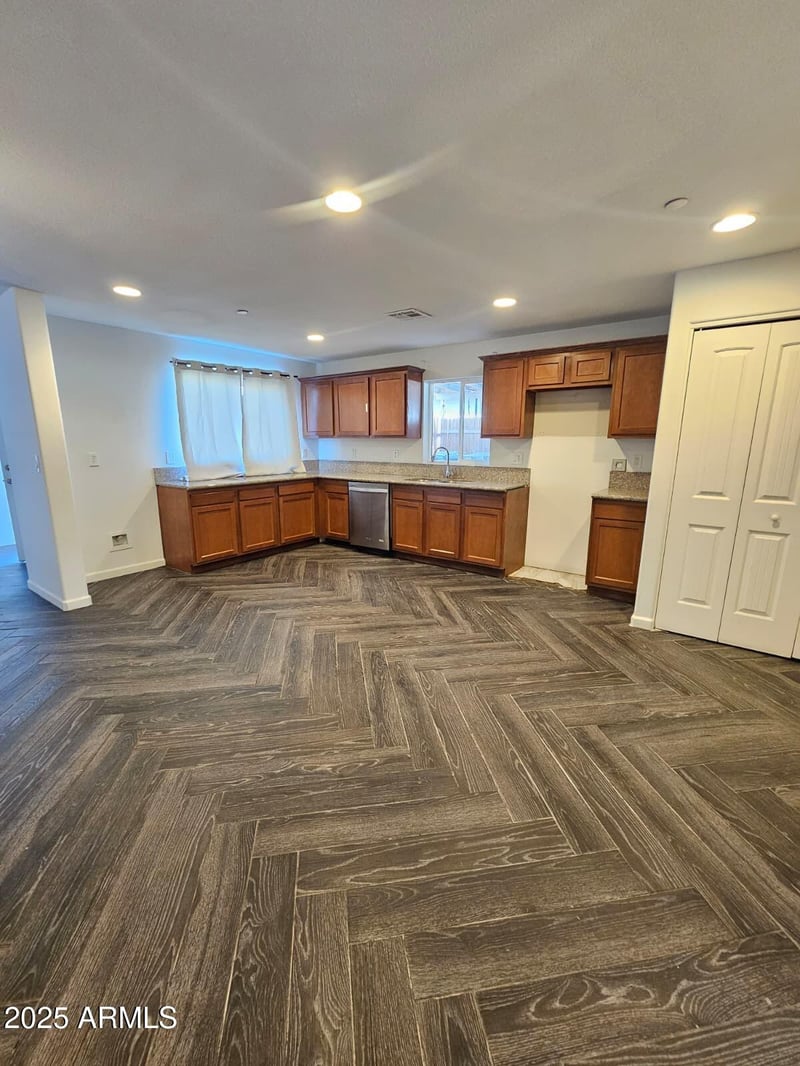 5951 W Glenn Dr, Glendale, AZ 85301
