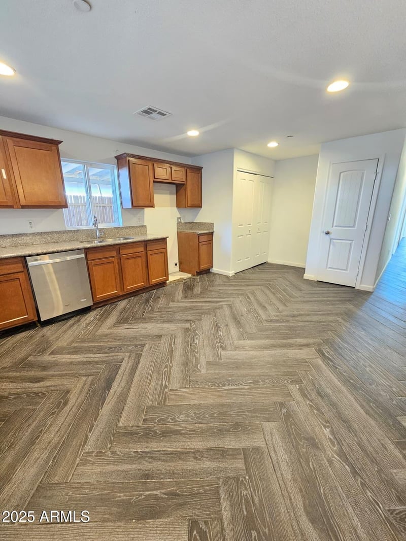 5951 W Glenn Dr, Glendale, AZ 85301
