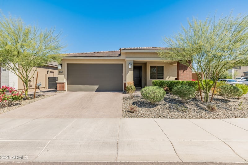 5962 E Abraham Ln, Phoenix, AZ 85054