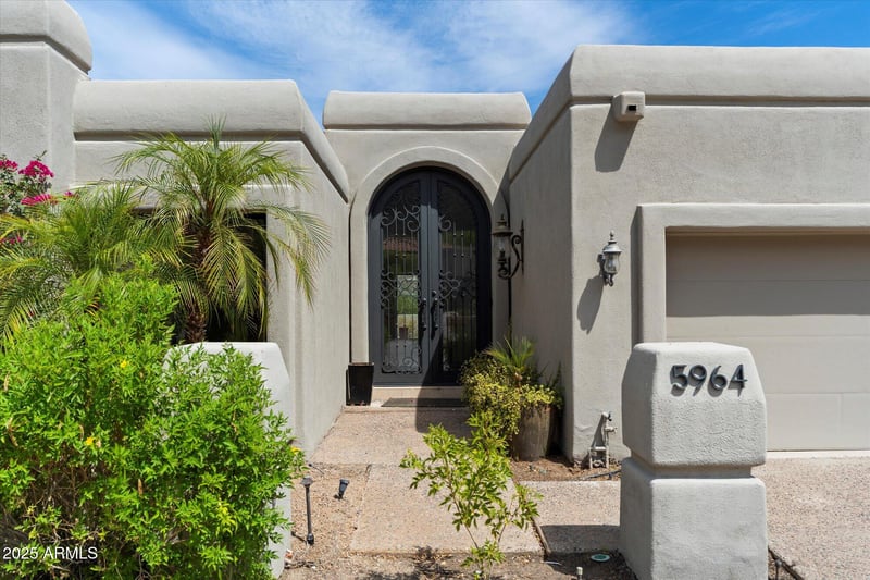5964 N Echo Canyon Dr, Phoenix, AZ 85018
