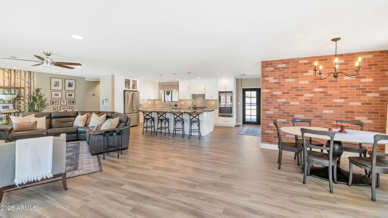 5971 E Orange Blossom Ln, Phoenix, AZ 85018