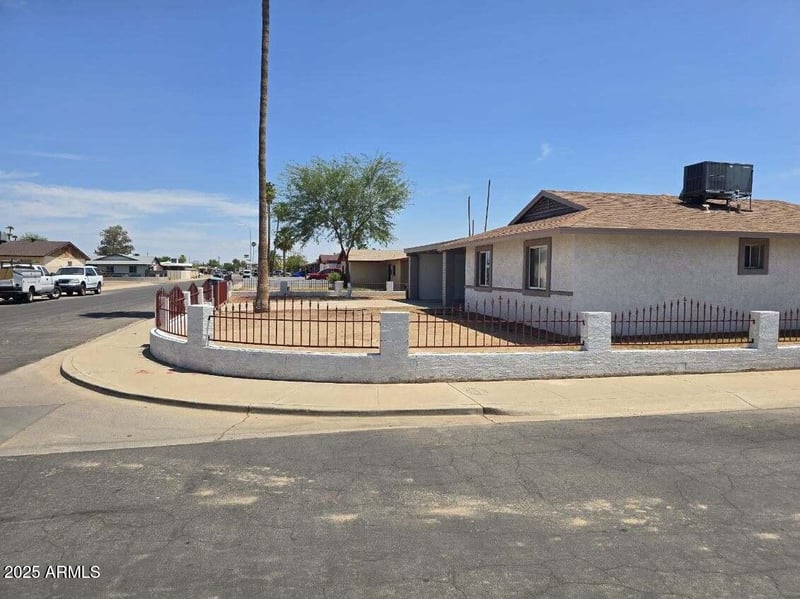 5977 Britton Ave, Phoenix, AZ 85033