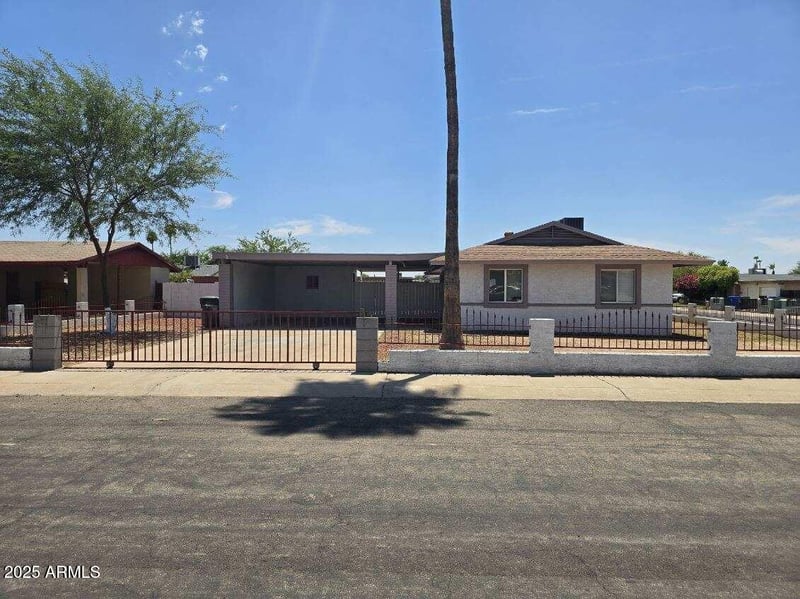 5977 Britton Ave, Phoenix, AZ 85033