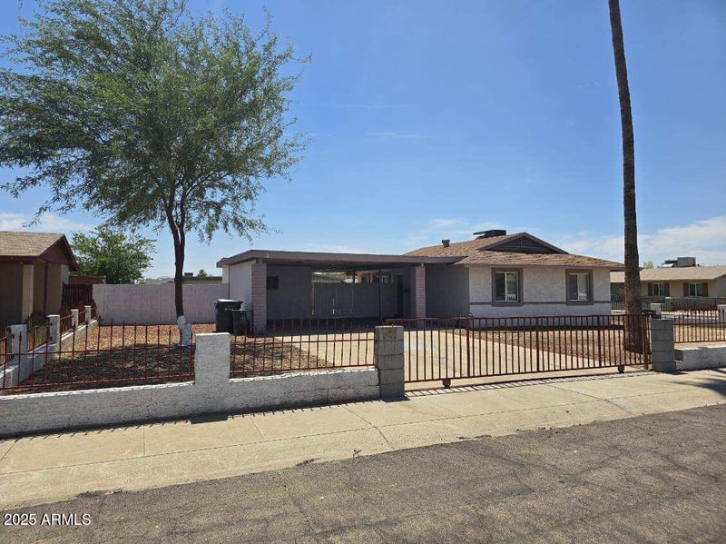 5977 Britton Ave, Phoenix, AZ 85033