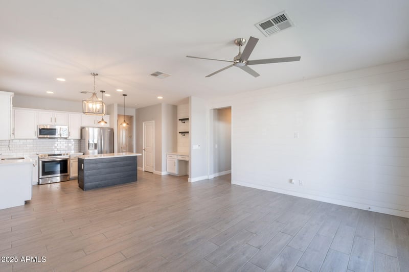 598 Hazelnut Ln, San Tan Valley, AZ 85140