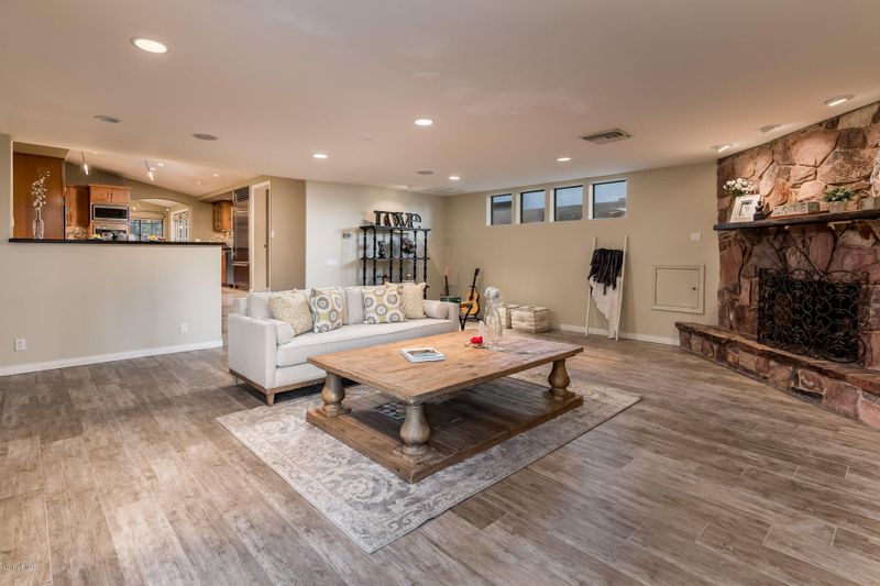 5995 E Orange Blossom Ln, Phoenix, AZ 85018