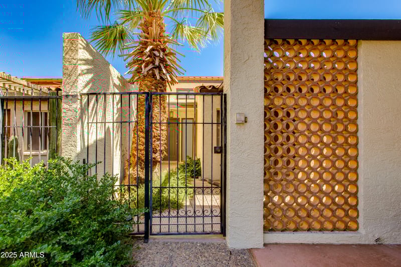 6 Manzanita Dr, Phoenix, AZ 85020