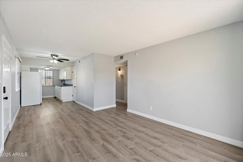 600 Dobson Rd #215, Mesa, AZ 85202